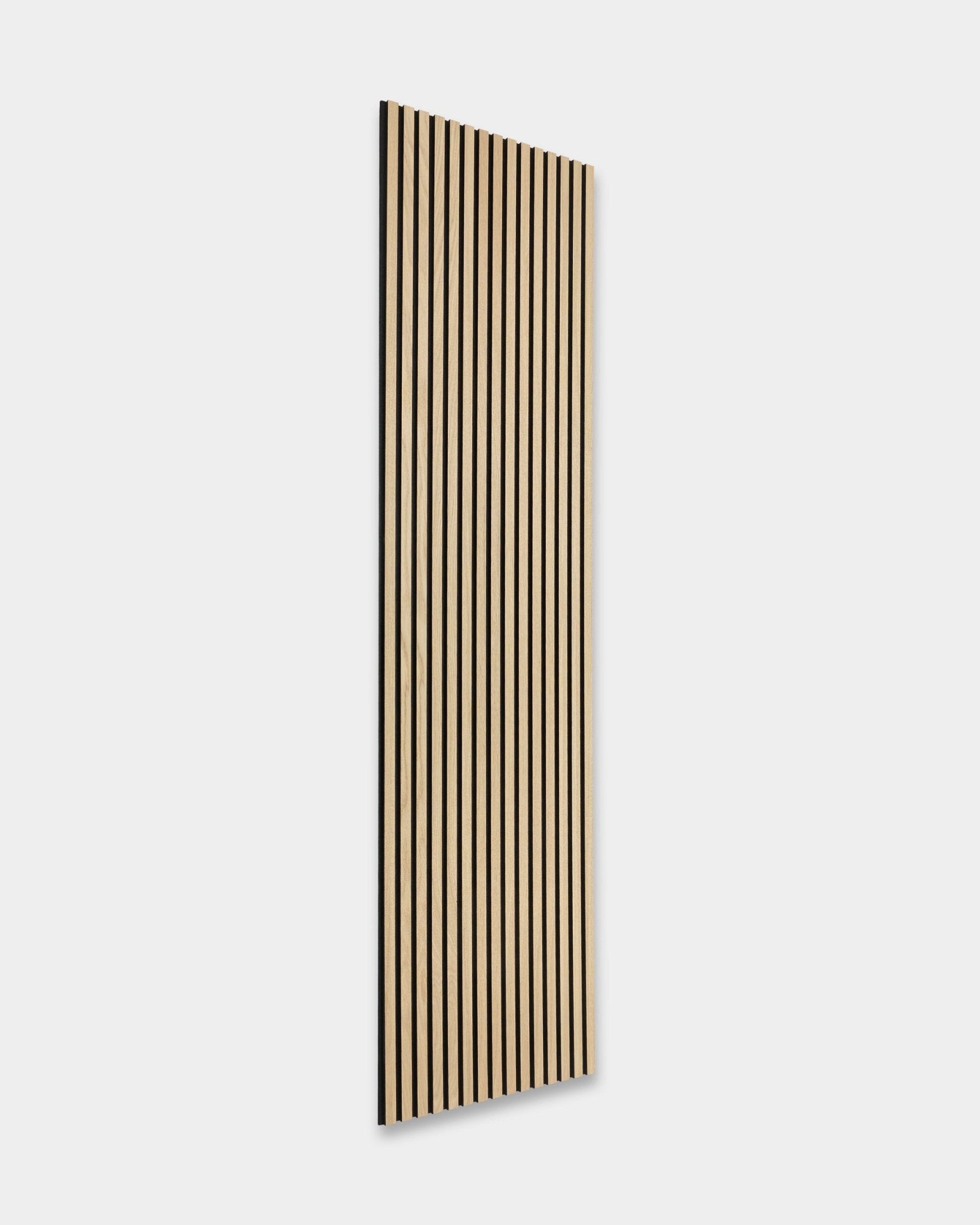 WoodUpp Original Akupanel i Classic Oak med black filt som baksida och black MDF, i skandinavisk design, visad mot en enkel ljusgrå bakgrund.